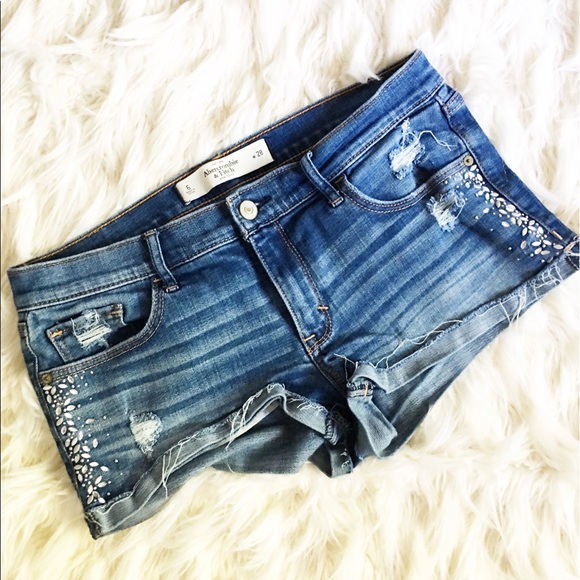 Abercrombie & Fitch Pants - Abercrombie cut off shorts